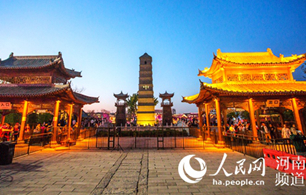 河南洛阳探索文旅融合:让文化“活”起来
古都洛阳已经成了新晋“网红”。
在某视频平台的“打卡”榜上,洛阳高居榜眼。华灯璀璨的应天门、别具一格的九州池、古今辉映的洛邑古城,这些“网红”地标成了洛阳新的旅游名片。
【详细】