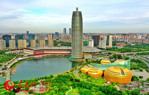 河南郑州:一座被火车“唤醒”的城市
70年来,郑州从一个默默无闻的小县城,跻身为国家中心城市。如今,“空中丝绸之路”越飞越广,“网上丝绸之路”越织越密, “陆上丝绸之路”越跑越快,“海上丝绸之路”越来越顺畅。特别是党的十八大以来,郑州坚持创新、协调、绿色、开放、共享的发展理念,瞄准“国际性综合交通枢纽”,积极融入“一带一路”建设,在改革开放大潮中,全力打造内陆开放高地,站上高质量发展的“郑中心”。
【详细】