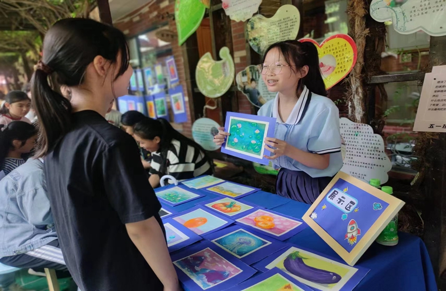 西工区西下池小学油画棒社团展示