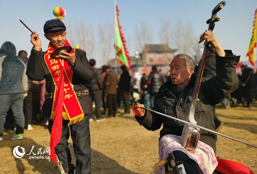 艺人现场表演。人民网记者 王玉兴摄 