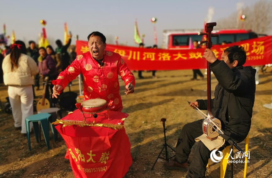 艺人现场表演。人民网记者 王玉兴摄 