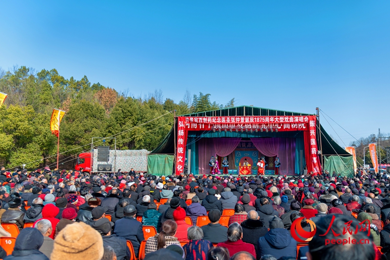 现场戏曲表演。人民网 程明辉摄