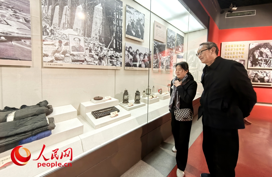 感悟红色精神。人民网记者 王佩摄