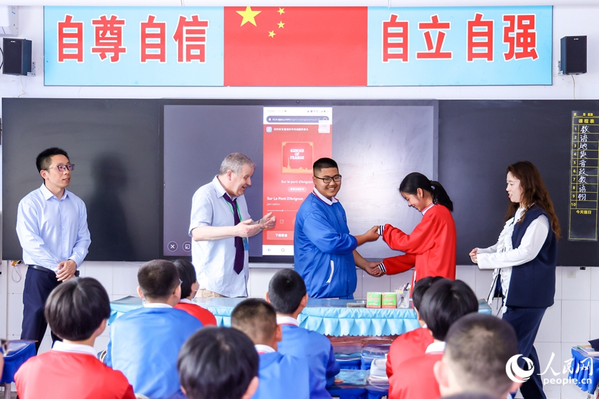 课堂互动。人民网 程明辉摄