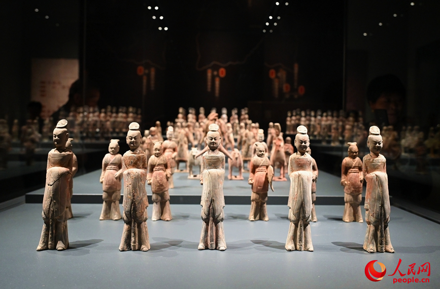 展品彩绘陶俑（北魏）。人民网记者 王玉兴摄