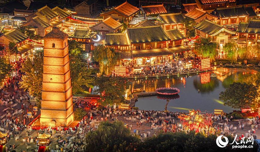 洛邑古城，一眼繁华。人民网记者 王佩摄