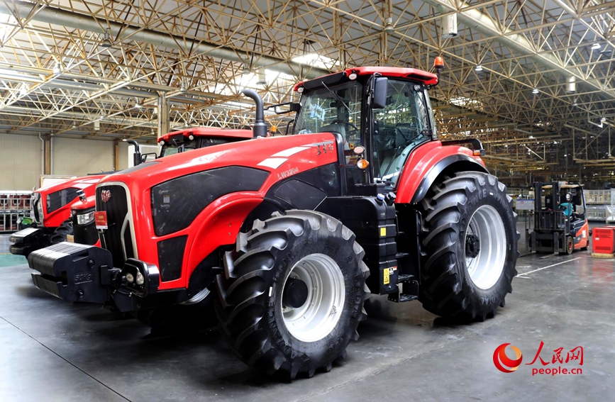 无级变速拖拉机。人民网记者慎志远摄