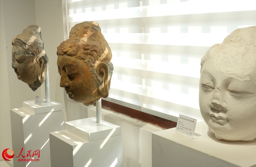 龙门石窟数字化展厅内数字3D打印造像。人民网记者 王佩摄