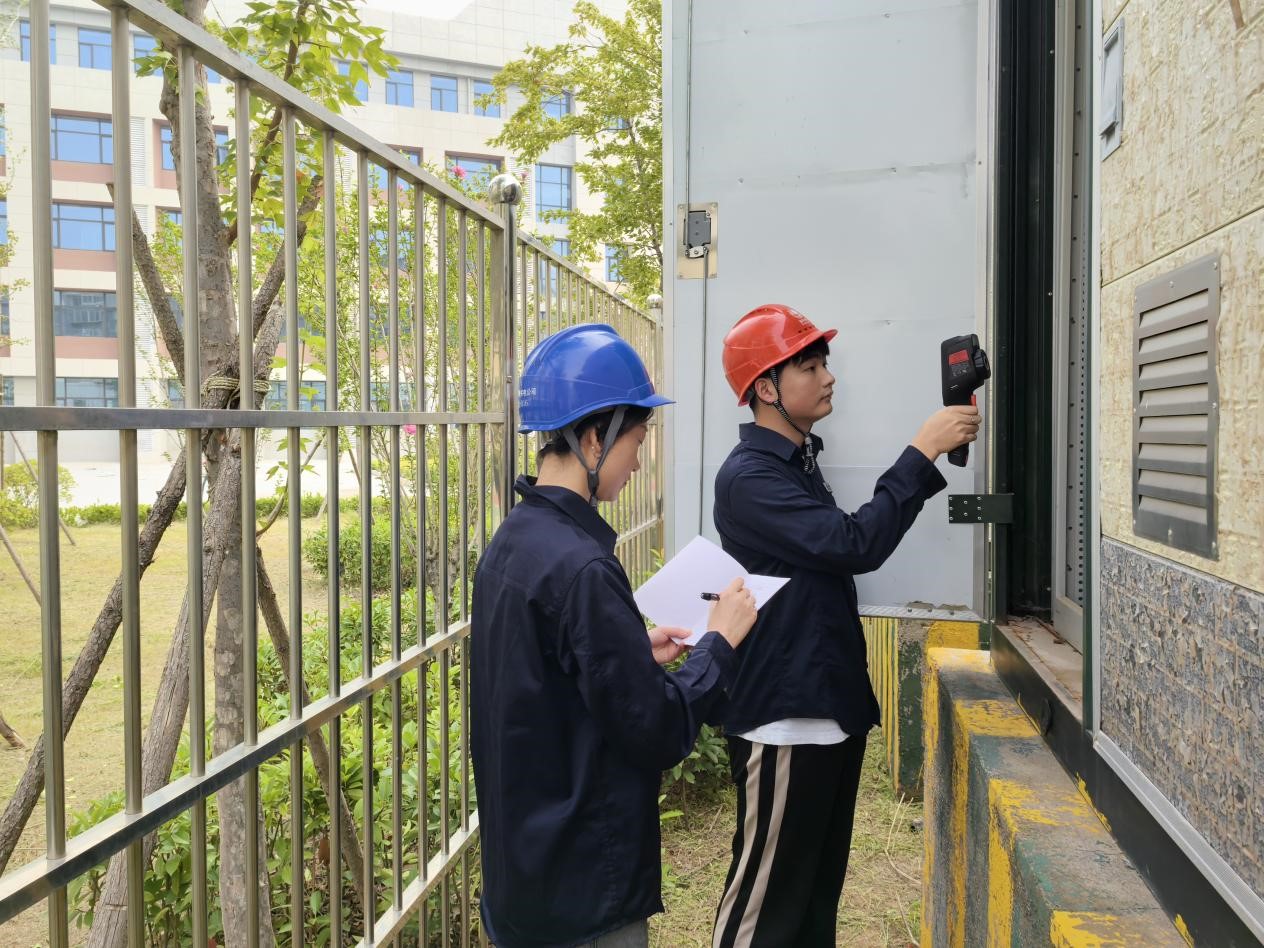 国网三门峡供电公司组织人员到北环路小学开展专项用电安全检查。侯伟远摄