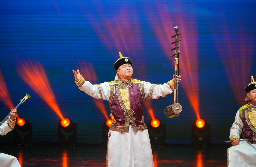 9月19日晚，首届全国曲艺院团优秀节目汇演首场演出现场。黄小一摄