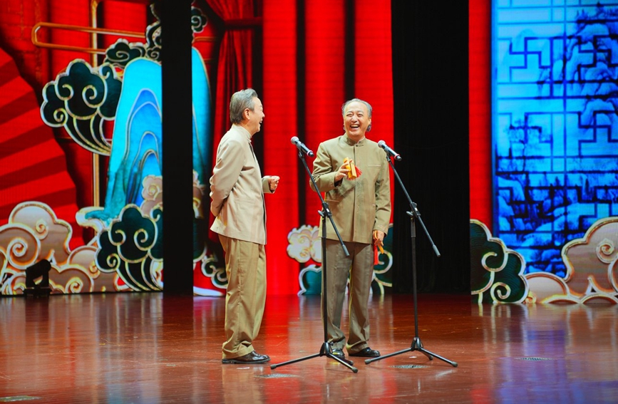 9月19日晚，首届全国曲艺院团优秀节目汇演首场演出现场。黄小一摄