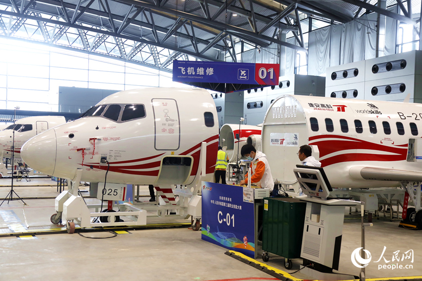 飞机维修比赛现场。人民网记者 慎志远摄