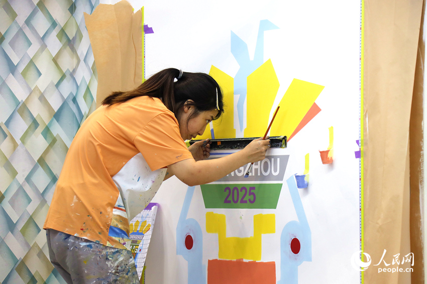 油漆与装饰比赛现场。人民网记者 慎志远摄
