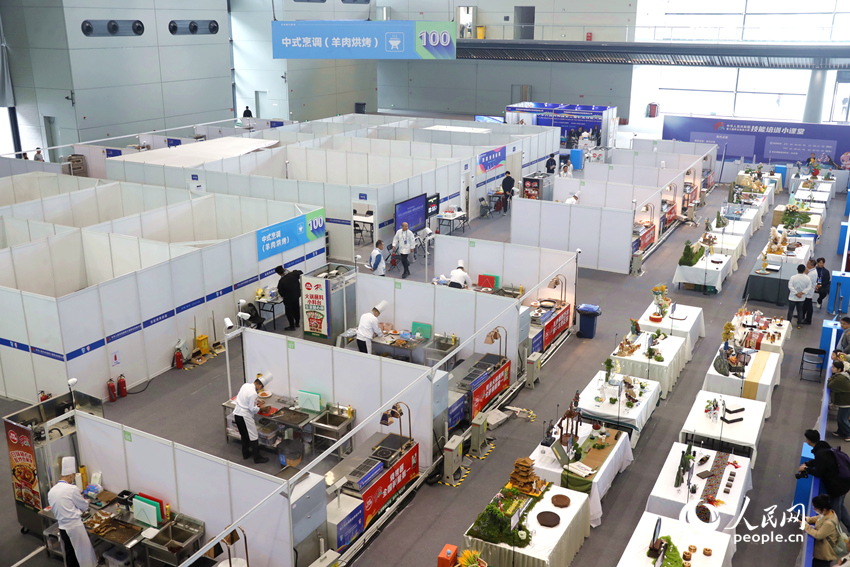 中式烹调比赛现场。人民网记者 慎志远摄