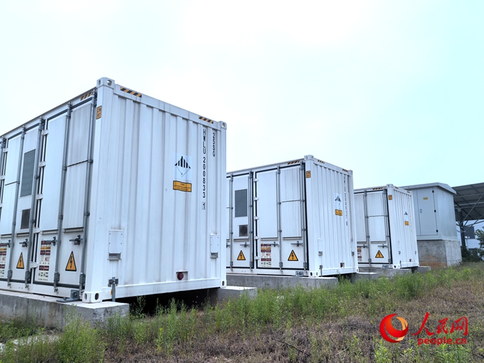 “工业海绵”——新型储能设备。人民网记者 王佩摄