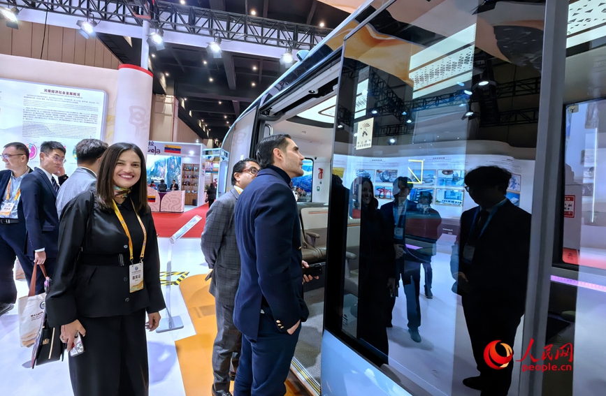 第十八届中国—拉美企业家高峰会展示区。人民网记者 宋芳鑫摄 