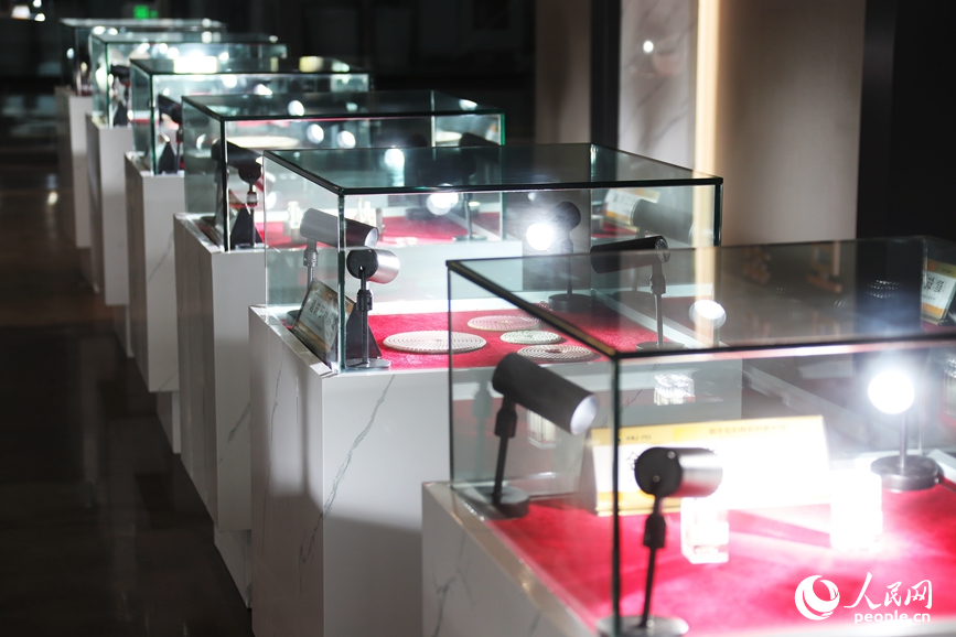 金刚石产品展示。人民网记者 霍亚平摄