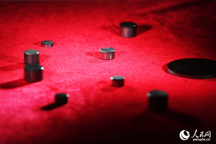 金刚石产品展示。人民网记者 霍亚平摄