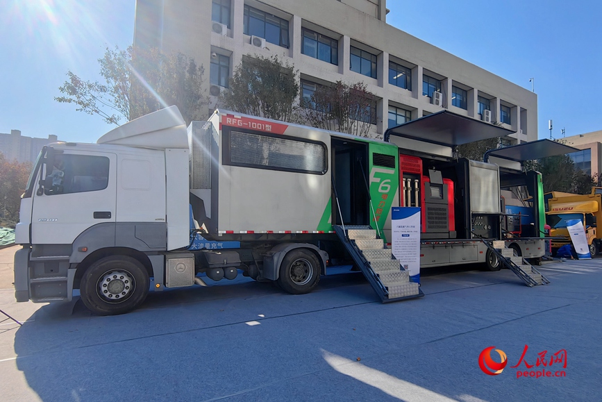 移动式六氟化硫气务工作站。人民网程明辉摄