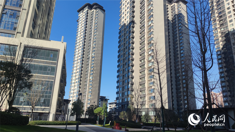 裕华会园小区上千户居民用上暖气。人民网记者 杨晓娜摄