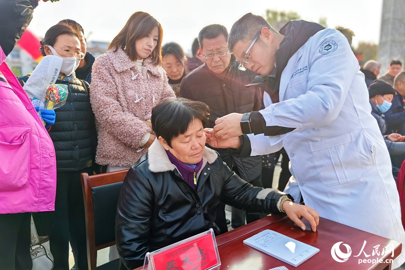 广场义诊。人民网 程明辉摄