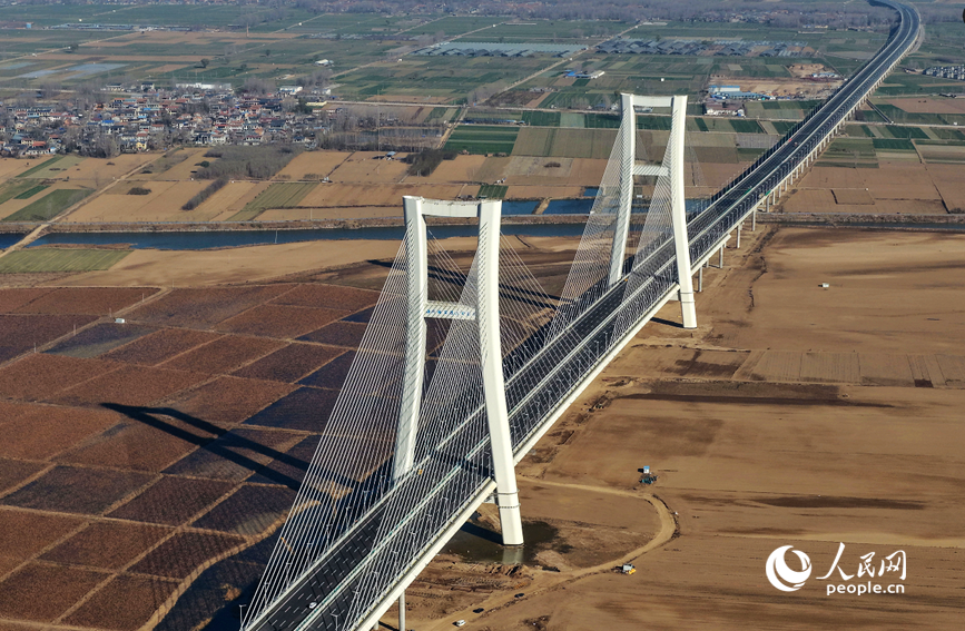 安罗高速京武黄河特大桥。人民网记者 王玉兴摄