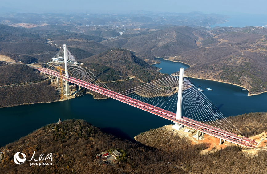 渑淅高速丹江小三峡特大桥。人民网记者 王玉兴摄