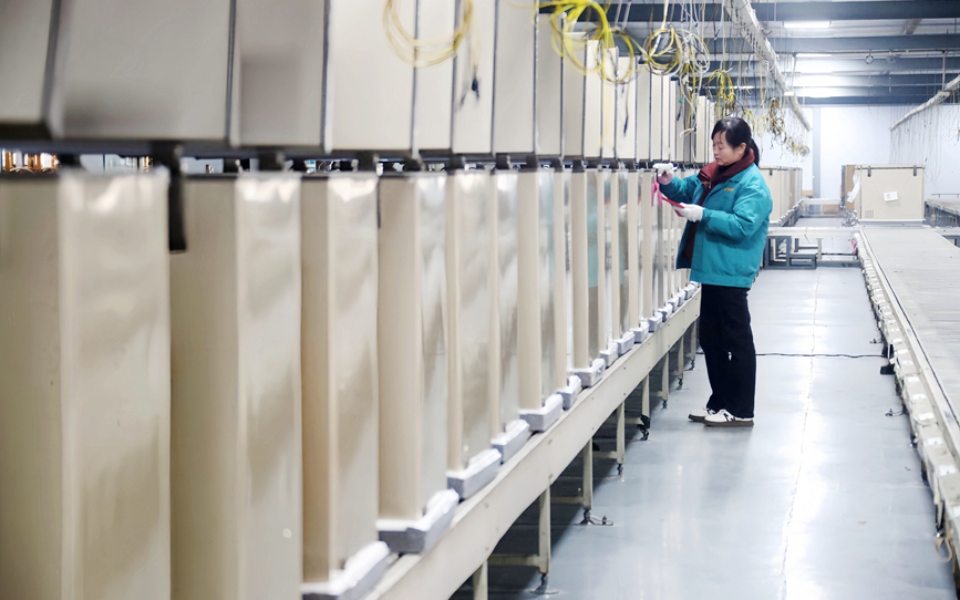 河南：年末赶订单 制冷企业生产忙