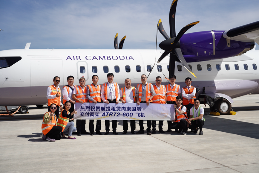 图为河南航投租赁成功向柬国航交付ATR72-600飞机。郑州航空港区供图