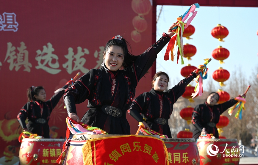 鼓舞表演。人民网记者 王玉兴摄