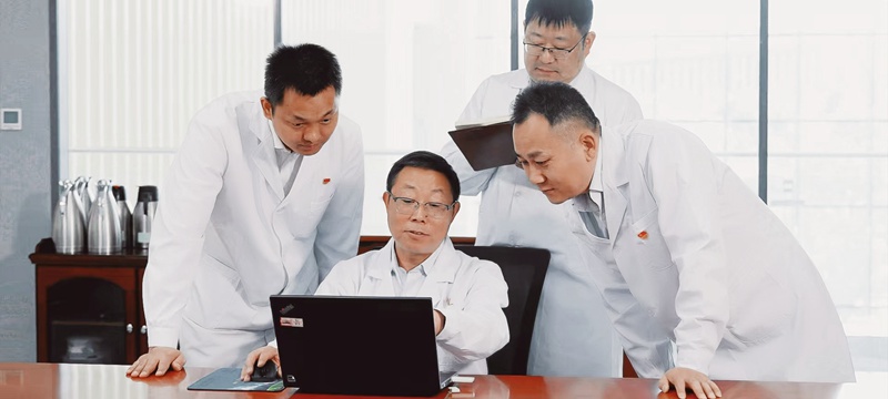 科研人员研讨数字化配方模式。谢冰摄