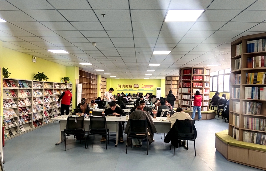 新建的“朗读鹰城”主题阅读空间。平顶山市委宣传部供图