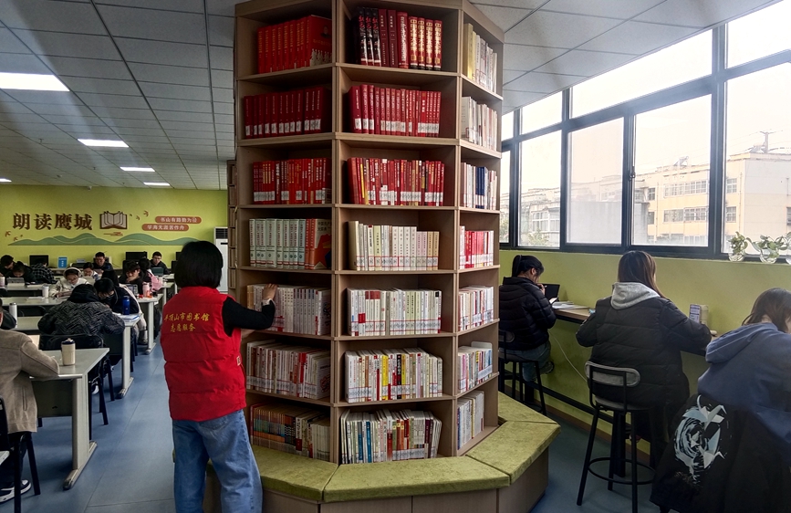 新建的“朗读鹰城”主题阅读空间。平顶山市委宣传部供图
