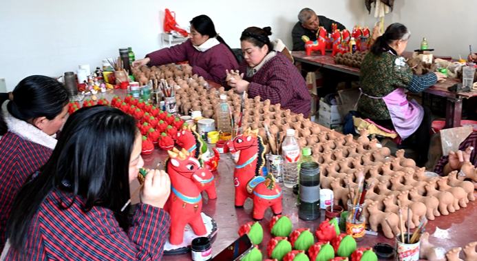 新春走基层丨“泥咕咕”高飞