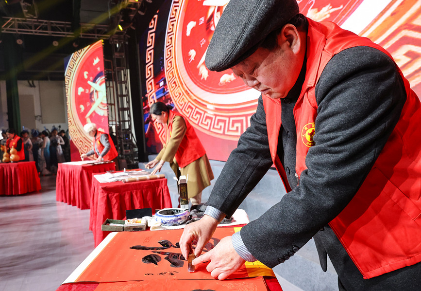 鲁山县文艺界2026年新春文艺汇演精彩上演。鲁山县委宣传部供图