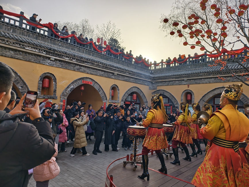 以灯会为媒促文旅共兴。陕州区委宣传部供图