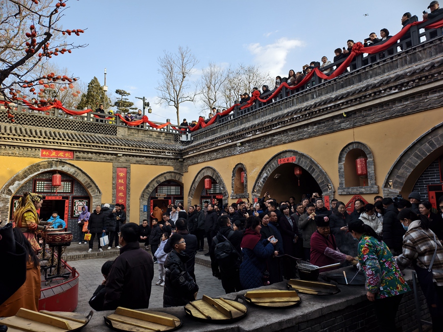 以灯会为媒促文旅共兴。陕州区委宣传部供图