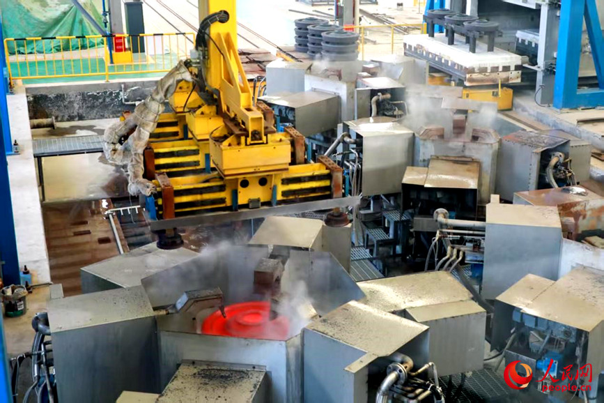 车轮淬火。人民网 程明辉摄