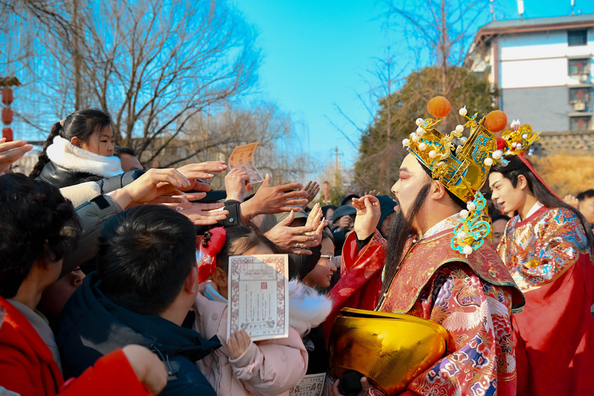 洛邑古城喜迎八方游客。洛阳市老城区委宣传部供图