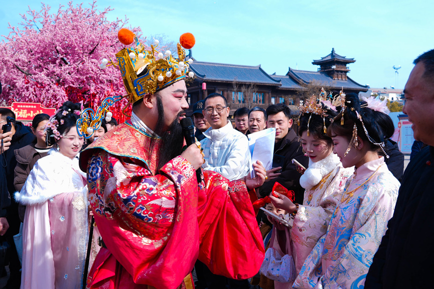 洛邑古城喜迎八方游客。洛阳市老城区委宣传部供图