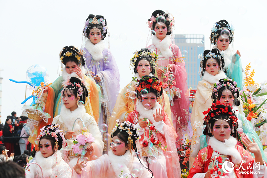 古会现场。人民网记者 霍亚平摄