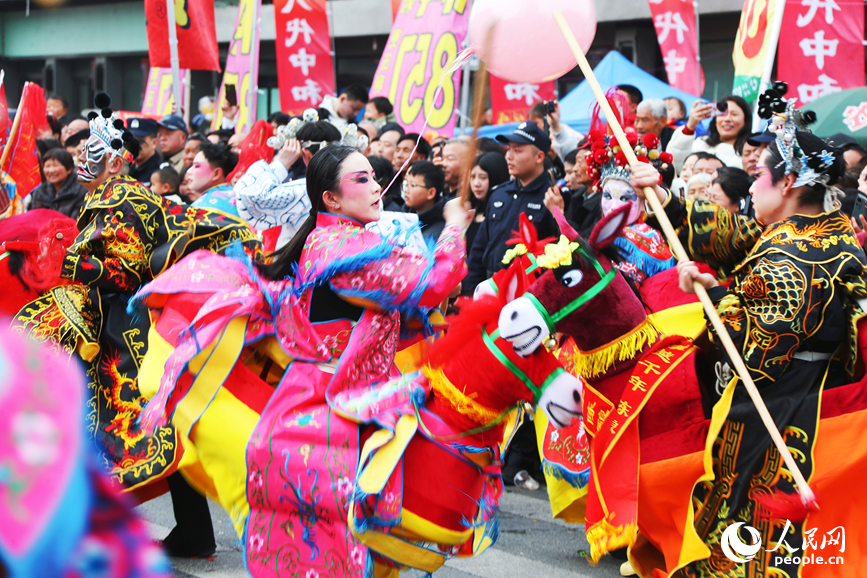 古会现场。人民网记者 霍亚平摄