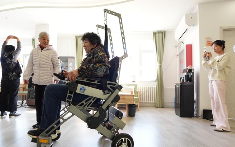 探访北京智慧康养机器人养老驿站