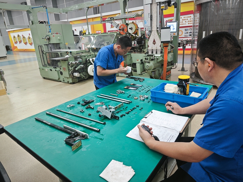 洛阳卷烟厂卷包车间维修工左强正在备战技能竞赛。邓中元摄