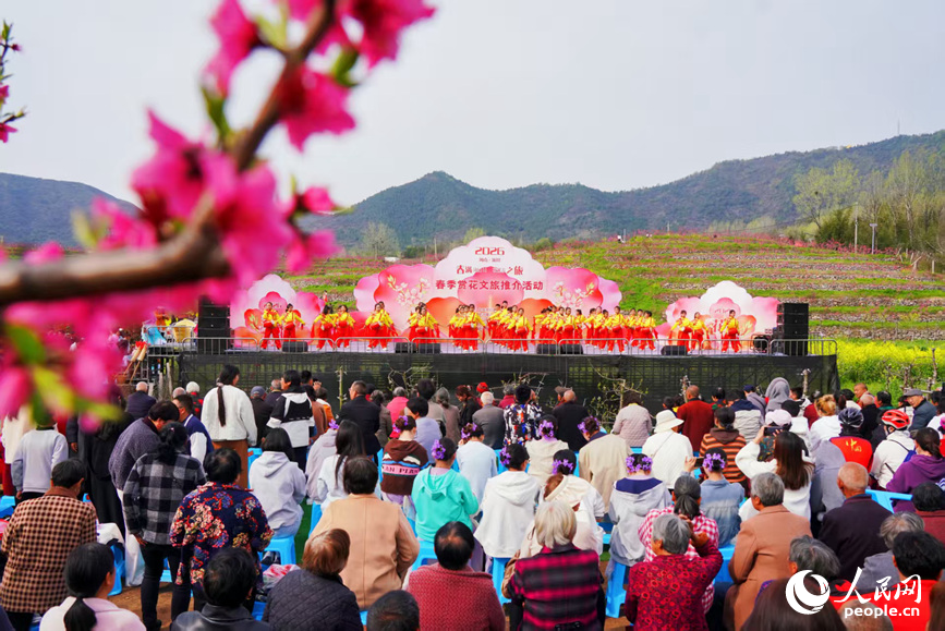 淅川县举办春季赏花文旅活动。卢晋荥摄