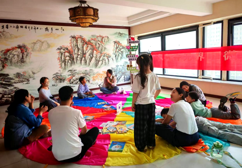 家庭驿站的读书活动。郑州市图书馆供图