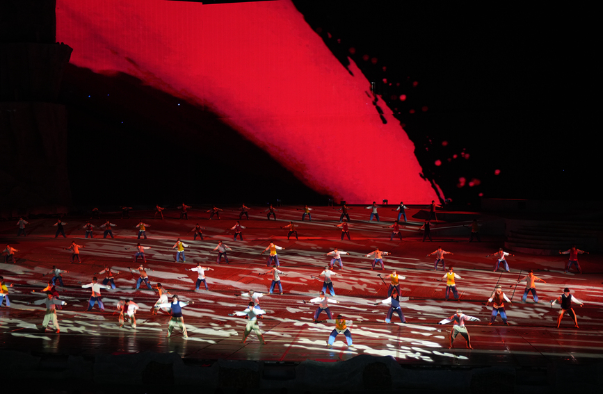 《太行・红日》实景演出再现人工天河传奇。王楠杰摄