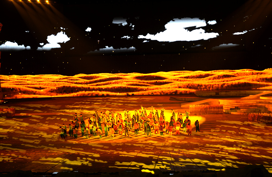 《太行・红日》实景演出再现人工天河传奇。王楠杰摄