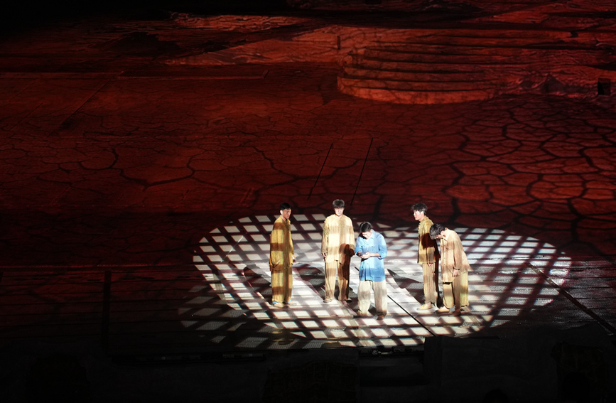 《太行・红日》实景演出再现人工天河传奇。王楠杰摄