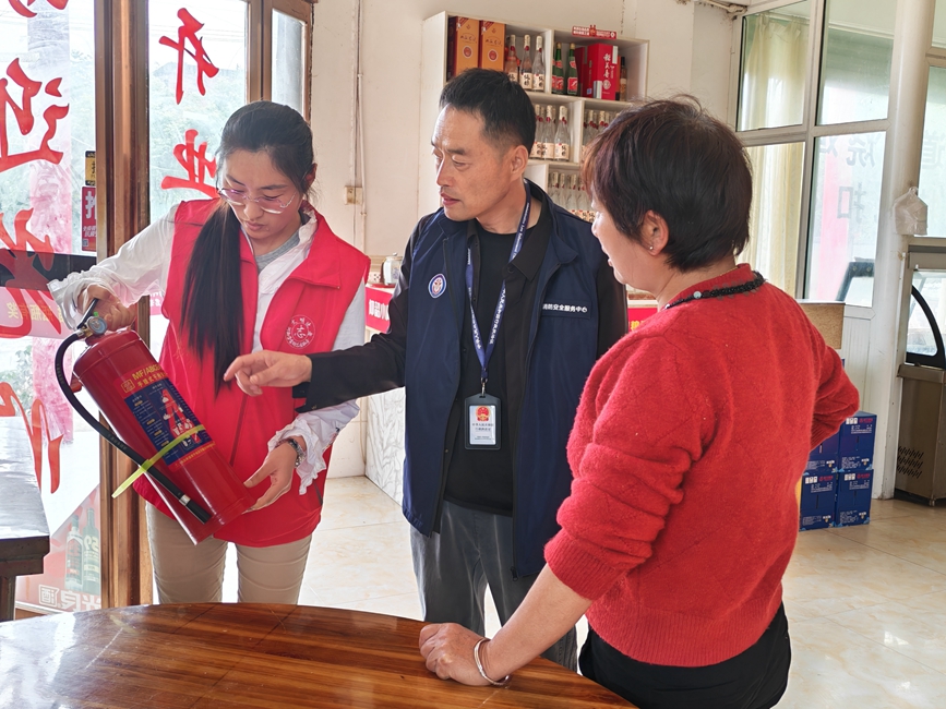 排查整治行动现场。吴小燕摄